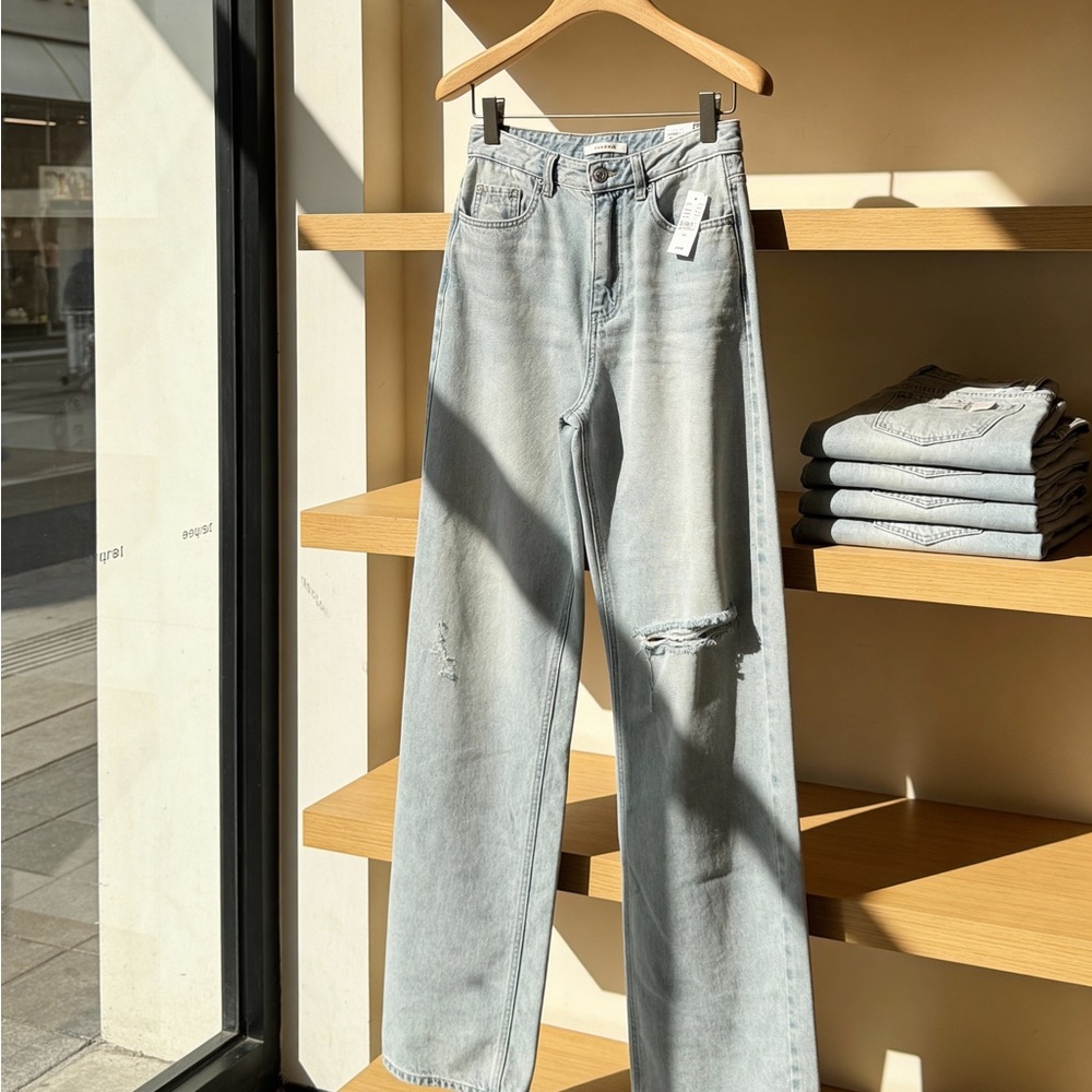 PacSun 90’s Boyfriend Jeans Size 28 Light Wash Distressed Raw Hem NWT - Picture 4 of 12